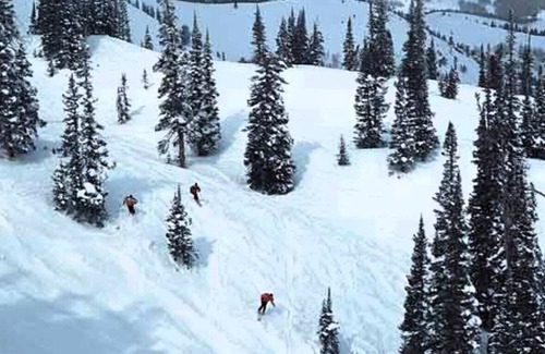 Mountain Village Resort | Franz Klammer Lodge Ski Resort - Cosy, Rustic 3-bedroom suite for 8 people