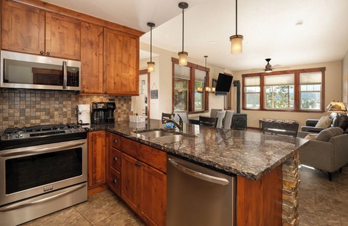 Fraser Condo | Fraser condo w/mountain views & grill