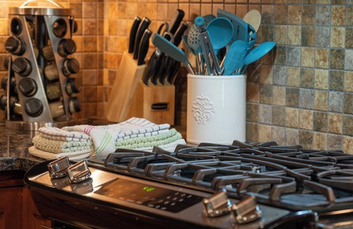 Fraser Condo | Fraser condo w/mountain views & grill
