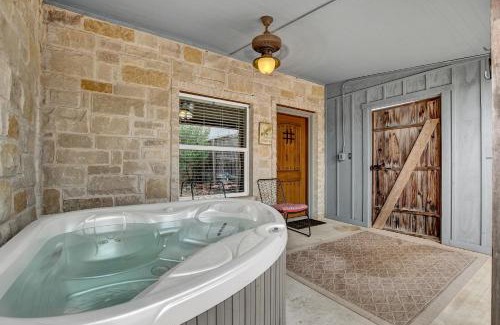 Fredericksburg House | Fredericksburg Escape Wineries & Hot Tub