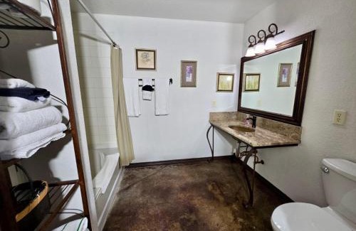 Fredericksburg House | Fredericksburg Retreat Hot Tub & Backyard Escape