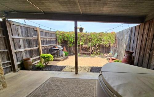 Fredericksburg House | Fredericksburg Retreat Hot Tub & Backyard Escape