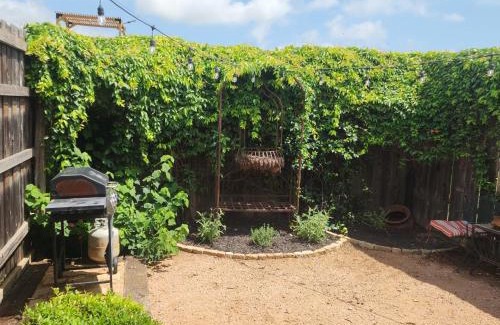 Fredericksburg House | Fredericksburg Retreat Hot Tub & Backyard Escape