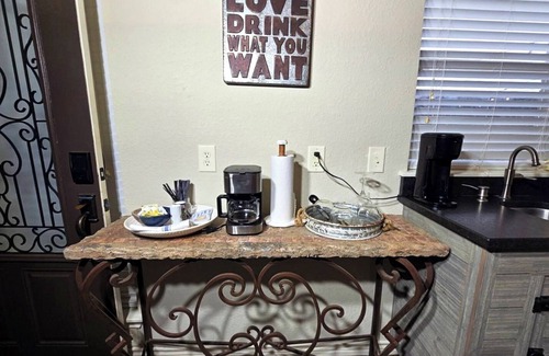 Fredericksburg Apartment | Fredericksburg Stay w/Patio, Fire Pit & Hot tub