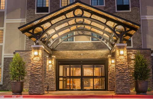 McNeil Condo | Free Breakfast + 24 Hour Business Center + Heated Pool | Close to University of Texas