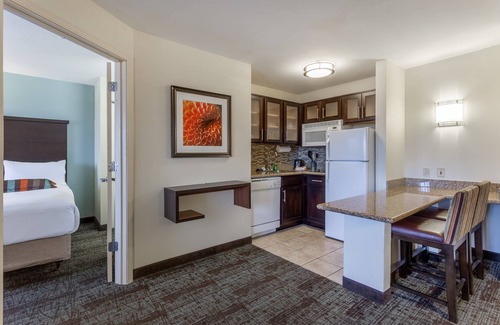 Quad Cities Condo | Free Breakfast, Free Wi-Fi, Indoor Pool + Hot Tub | Comfy Suite