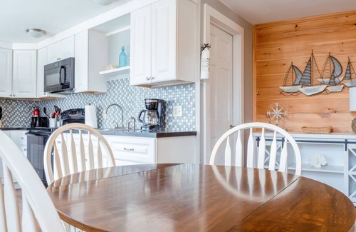 Bar Harbor Apartment | Free Breakfast In Downtown Main Street Apt A