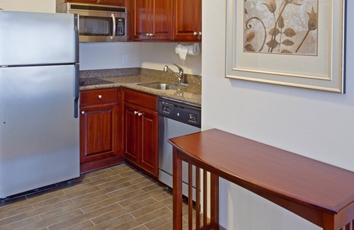 Webster Apartment | Free Breakfast + Outdoor Pool + 24 Hour Business Center | Close to NASA