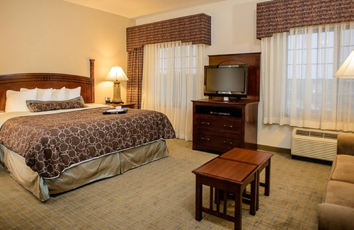 Webster Apartment | Free Breakfast + Outdoor Pool + 24 Hour Business Center | Close to NASA