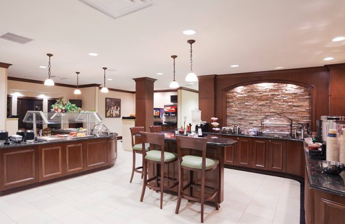 Lafayette Apartment | Free Breakfast! Pool & Hot Tub Access! Studio Near Laredo Int'l Airport