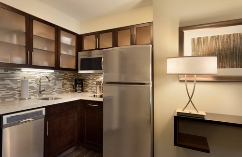 Midland Condo | Free Breakfast. Pool. Quick Drive to the new Chevron and Oxy campuses! Great for Business Travelers!