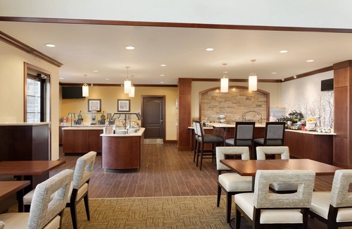 Midland Condo | Free Breakfast. Pool. Quick Drive to the new Chevron and Oxy campuses! Great for Business Travelers!