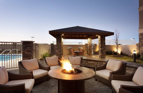 Midland Condo | Free Breakfast. Pool. Quick Drive to the new Chevron and Oxy campuses! Great for Business Travelers!