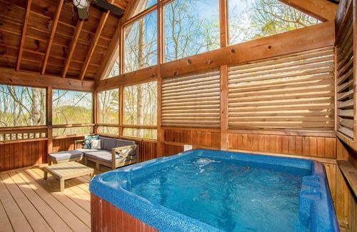 Gatlinburg - Pigeon Forge Cabin | Free Dollywood tickets & more. Cast your cares (and lines) away at Sunset Ridge