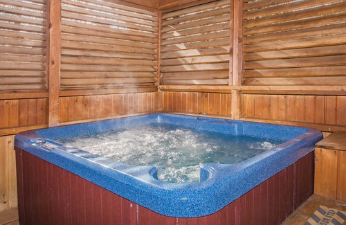 Gatlinburg - Pigeon Forge Cabin | Free Dollywood tickets & more. Cast your cares (and lines) away at Sunset Ridge