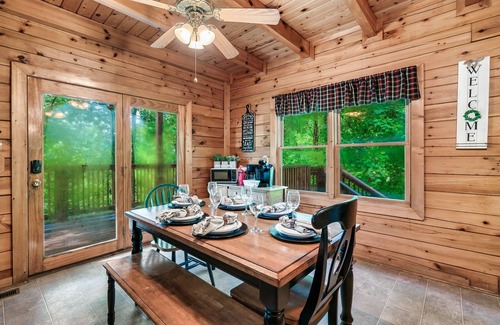 Gatlinburg - Pigeon Forge Cabin | Free Dollywood Tickets/DogFriendly/Secluded