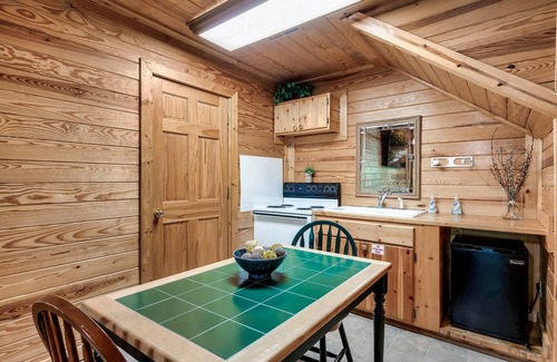 Gatlinburg - Pigeon Forge Cabin | Free Dollywood Tickets/DogFriendly/Secluded