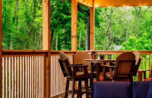 Gatlinburg Cabin | Free Dollywood Tix/Luxe/Spacious/Modern/Game Room