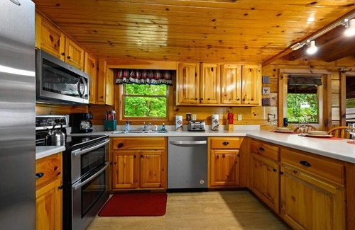 Pigeon Forge Cabin | Free Dollywood Tix/A+Location/3Min2Pkwy/Spacious/