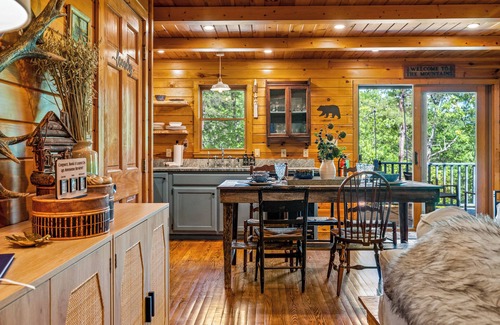 Gatlinburg - Pigeon Forge Cabin | Free Dollywood Tix/Secluded/DogFriendly