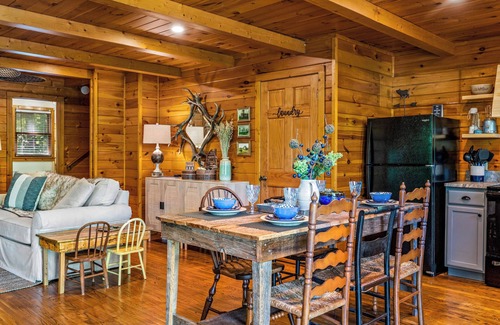 Gatlinburg - Pigeon Forge Cabin | Free Dollywood Tix/Secluded/DogFriendly