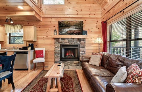 Gatlinburg - Pigeon Forge Cabin | Free Dollywood Tix/Dog Friendly/Pool Table