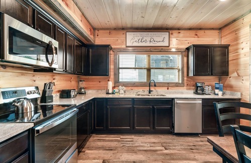 Sevierville Cabin | Free Dollywood Tix/10Min2Dollywood/Dog Friendly