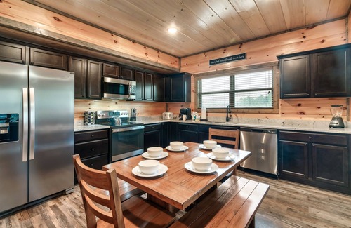 Sevierville Cabin | Free Dollywood Tix/Dog Friendly/10Min2Dollywood
