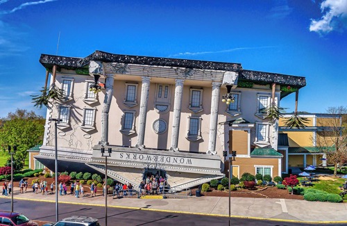 Sevierville Condo | Free Dollywood Tix/Dolly Themed Condo/Downtown