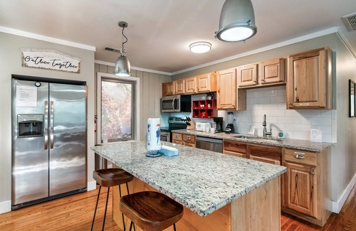 Pittman Center Cabin | Free Dollywood Tix/Spacious/Dog Friendly/Firepit