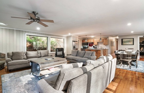 Pittman Center Cabin | Free Dollywood Tix/Spacious/Dog Friendly/Firepit