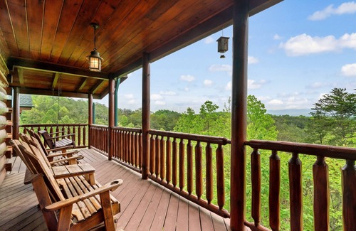 Sevierville Cabin | Free Dollywood Tix/Views/DogFriendly/Gameroom