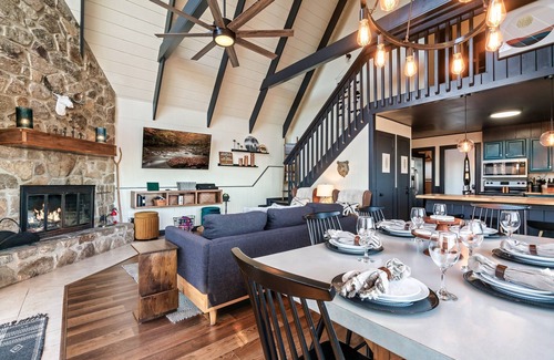 Chalet Village Cabin | Free Dollywood Tix/Views/Dog Friendly/Private