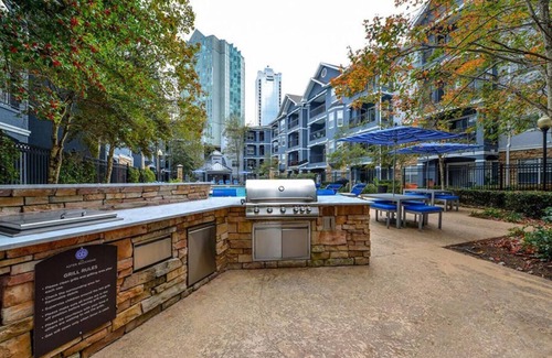 Peachtree Heights West Apartment | Free Early Check-in. 5 Minutes From Lenox Mall. 2 Balconies!n