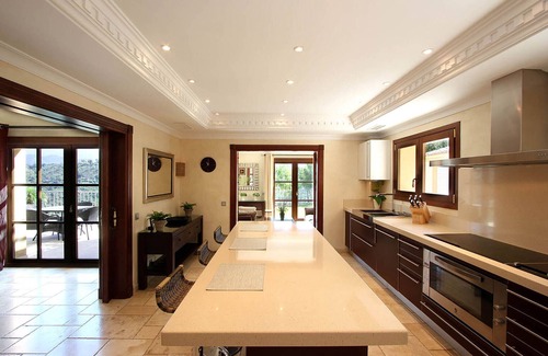 Benahavis Villa | FREE €650 Daily Lux Pack - 7-Bedroom Luxury Estate, Heated Pool, Amazing Views