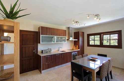 Benahavis Villa | FREE €650 Daily Lux Pack - 7-Bedroom Luxury Estate, Heated Pool, Amazing Views