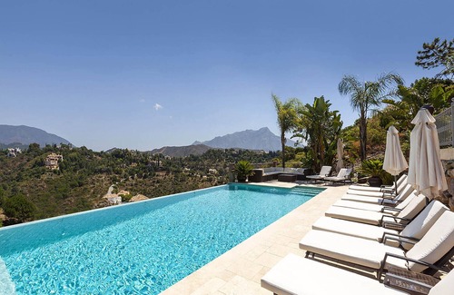 Benahavis Villa | FREE €650 Daily Lux Pack - 7-Bedroom Luxury Estate, Heated Pool, Amazing Views
