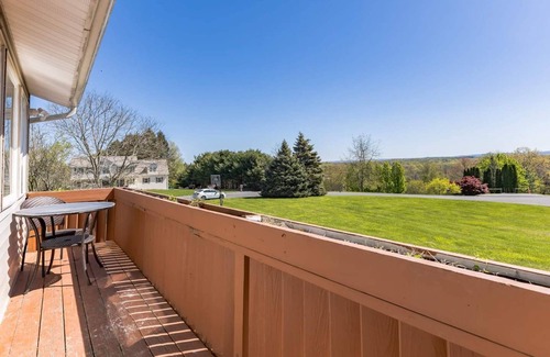 Poughkeepsie House | FREE EV charger and NEMA plug! Breathtaking scenery.