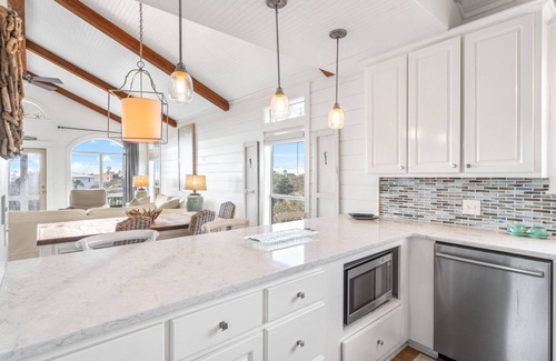 Seacrest House | Free golf cart/Private Heated Pool/PET Friendly/1 min to beach access/Sleeps 9