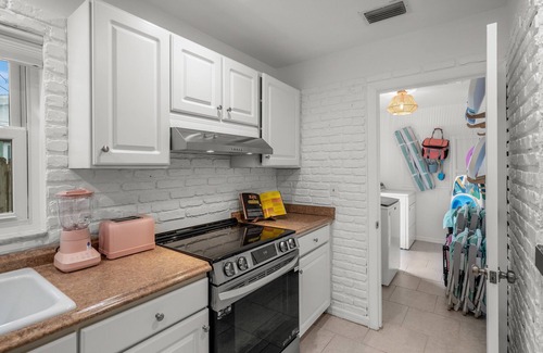 South Bradenton House | Free Heated Pool, Mini Golf Course, Full Arcade, Hot Tub, AMI 6 miles, IMG 3 mi