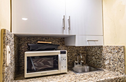 Playacar Fase I Apartment | Free laundry. Studio w/2 beds. AC + Shower. 1mn walk to a beautiful beach.
