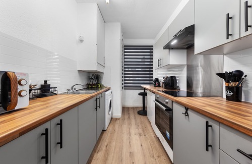 Seven Kings Apartment | FREE PARKING 1 charming BDR Flat centrally located ALL inclusive - Sleeps 3