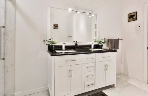 Quartier des Spectacles Apartment | FREE PARKING ❤️ Must Stay in ❤️ City - Superhost on Airbnb
