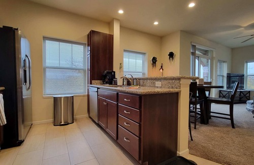 Kutzky Park Apartment | Free Parking, New Apartment, Steps From Mayo!