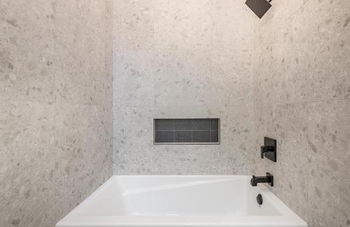 Brossard Apartment | FREE PARKING PRIME LOCATION NEW MODERN CONDO