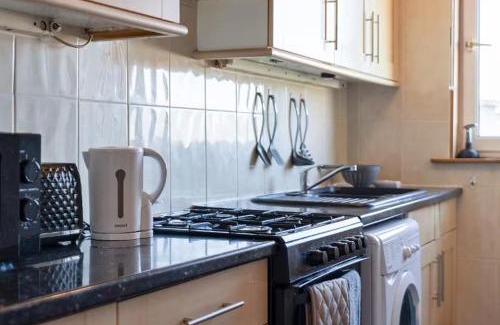 Duddingston Apartment | Free Parking - Sleeps 6 - Central - Good Location