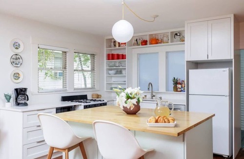 Hyde Park House | Free Parking, Walk to Food - Pastel - Portoro