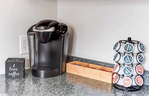 Arlington Ridge Apartment | FREE Parking | Walk to METRO! Arlington 2 BR House