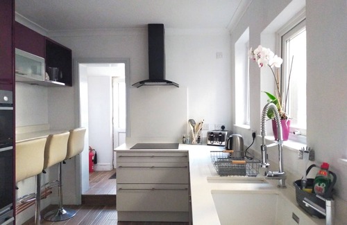 Lancaster House | Free Parking/WiFi, 3 Beds sleep 6 near Uni & Town!