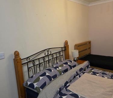 Colchester House | Free Parking WiFi Fresh linens x4